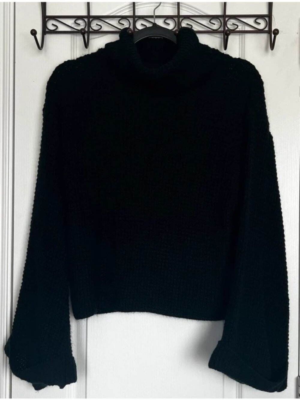 Black Turtleneck Knit Crop Sweater Cuffed Wide Sleeve Size Medium